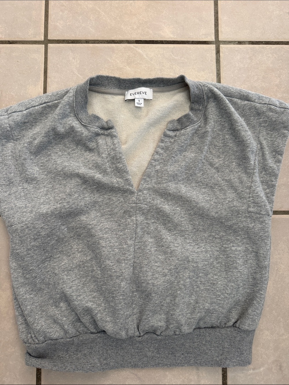 Evereve Gray Short Sleeve Split-V Sweatshirt